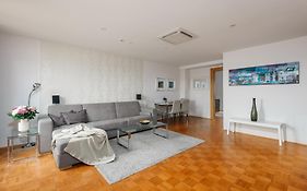 Roy 2 Bdr Apartment With Prague Castle View, Parking & Ac