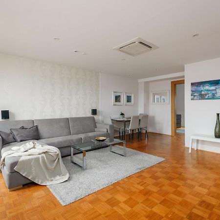 Roy 2 Bdr Apartment With Prague Castle View, Parking & Ac Exterior foto