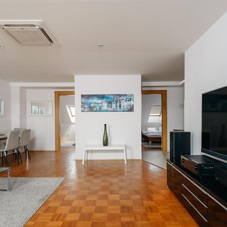 Roy 2 Bdr Apartment With Prague Castle View, Parking & Ac Exterior foto