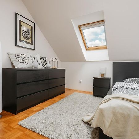 Roy 2 Bdr Apartment With Prague Castle View, Parking & Ac Exterior foto
