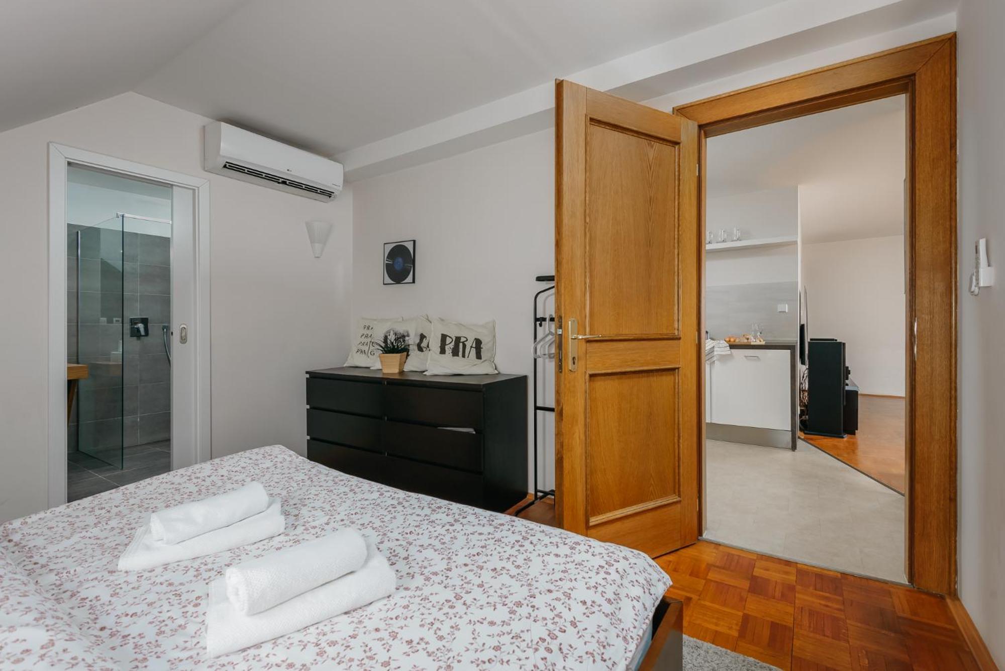 Roy 2 Bdr Apartment With Prague Castle View, Parking & Ac Exterior foto