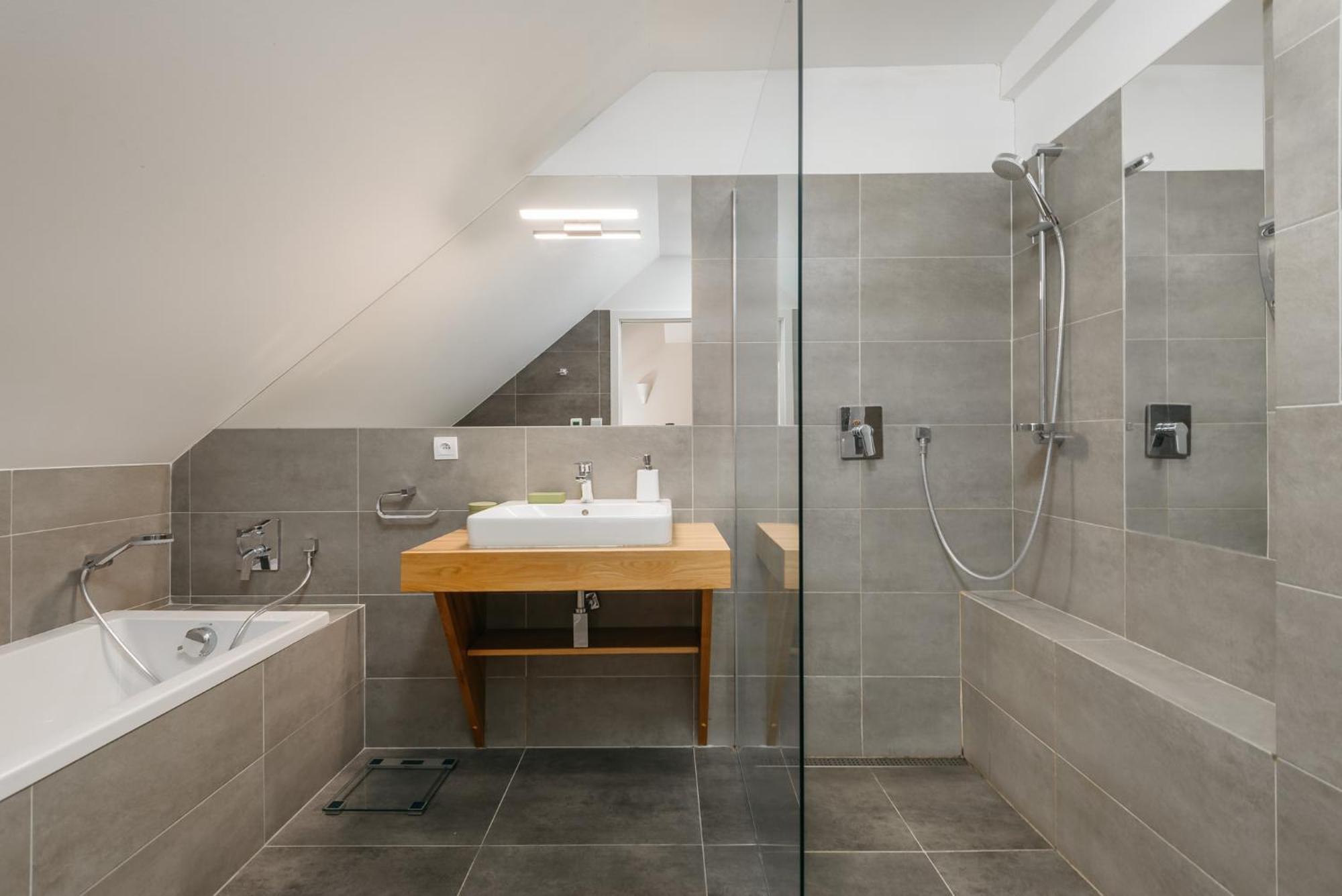 Roy 2 Bdr Apartment With Prague Castle View, Parking & Ac Exterior foto