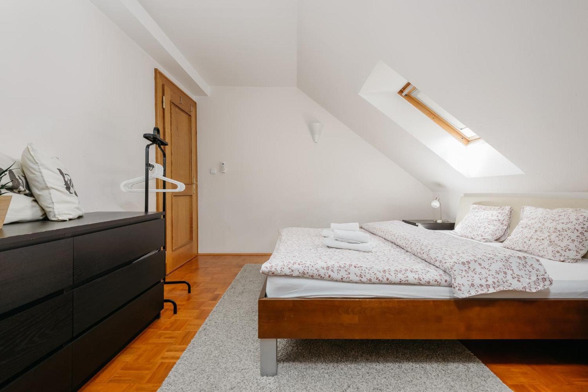 Roy 2 Bdr Apartment With Prague Castle View, Parking & Ac Exterior foto