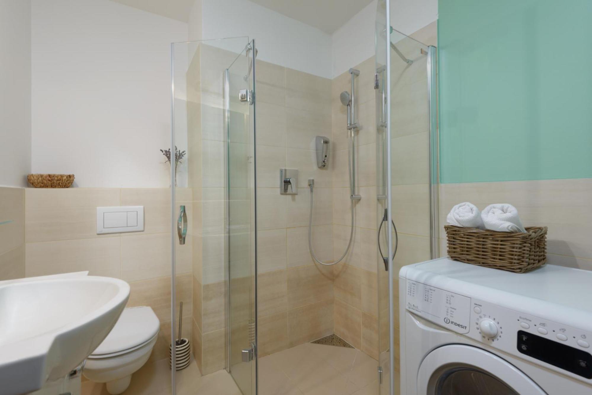Roy 2 Bdr Apartment With Prague Castle View, Parking & Ac Exterior foto
