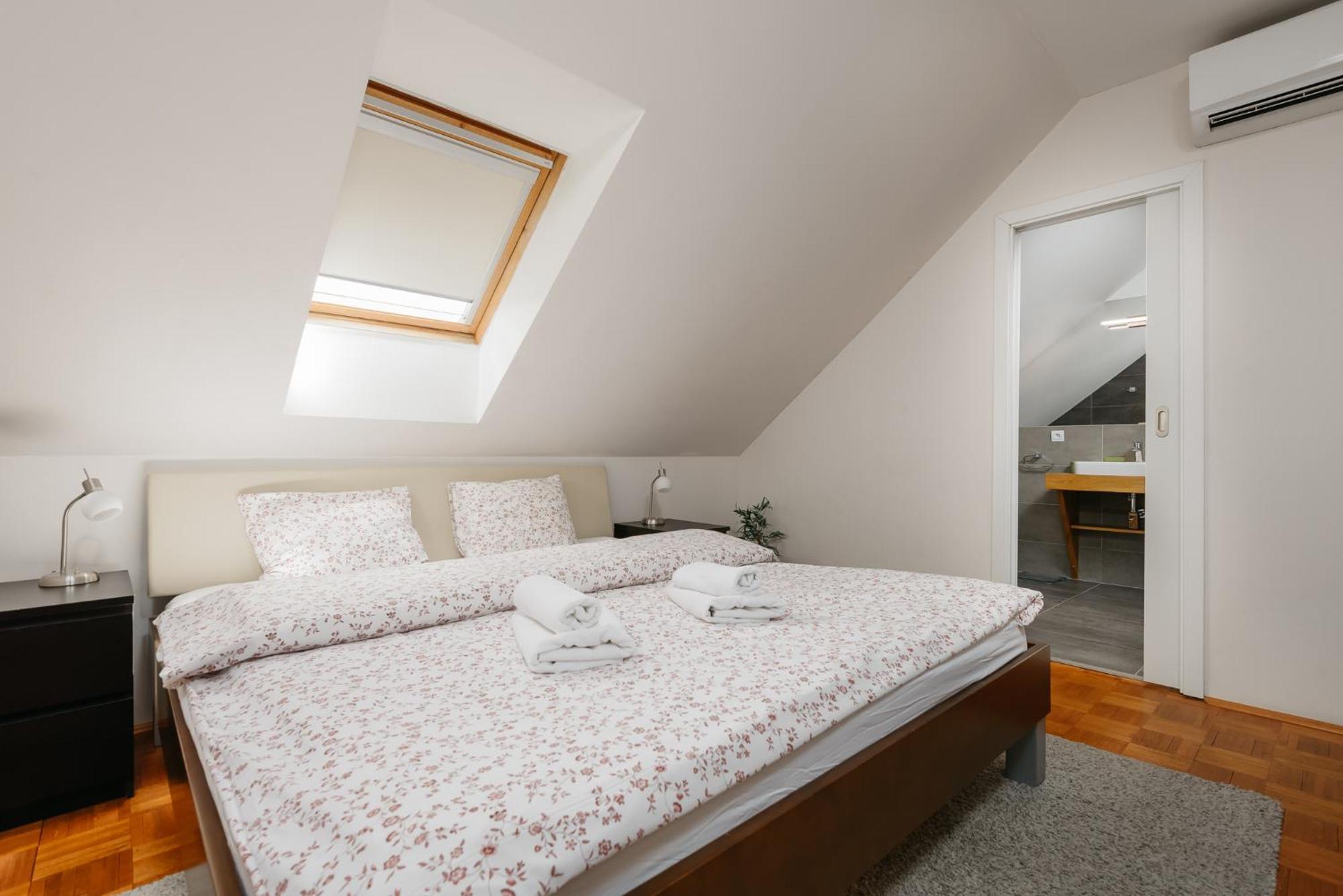 Roy 2 Bdr Apartment With Prague Castle View, Parking & Ac Exterior foto