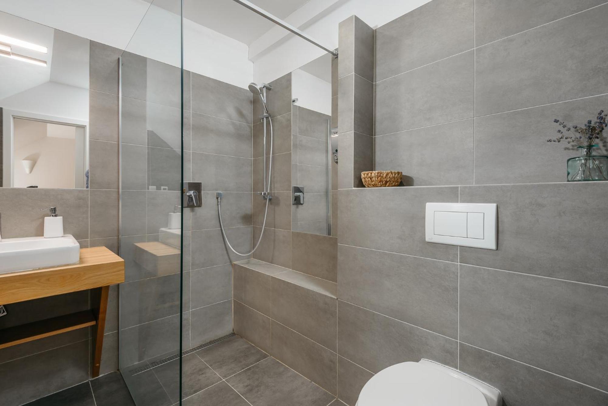 Roy 2 Bdr Apartment With Prague Castle View, Parking & Ac Exterior foto