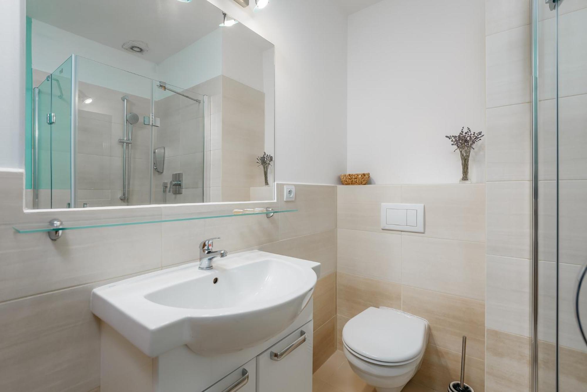 Roy 2 Bdr Apartment With Prague Castle View, Parking & Ac Exterior foto