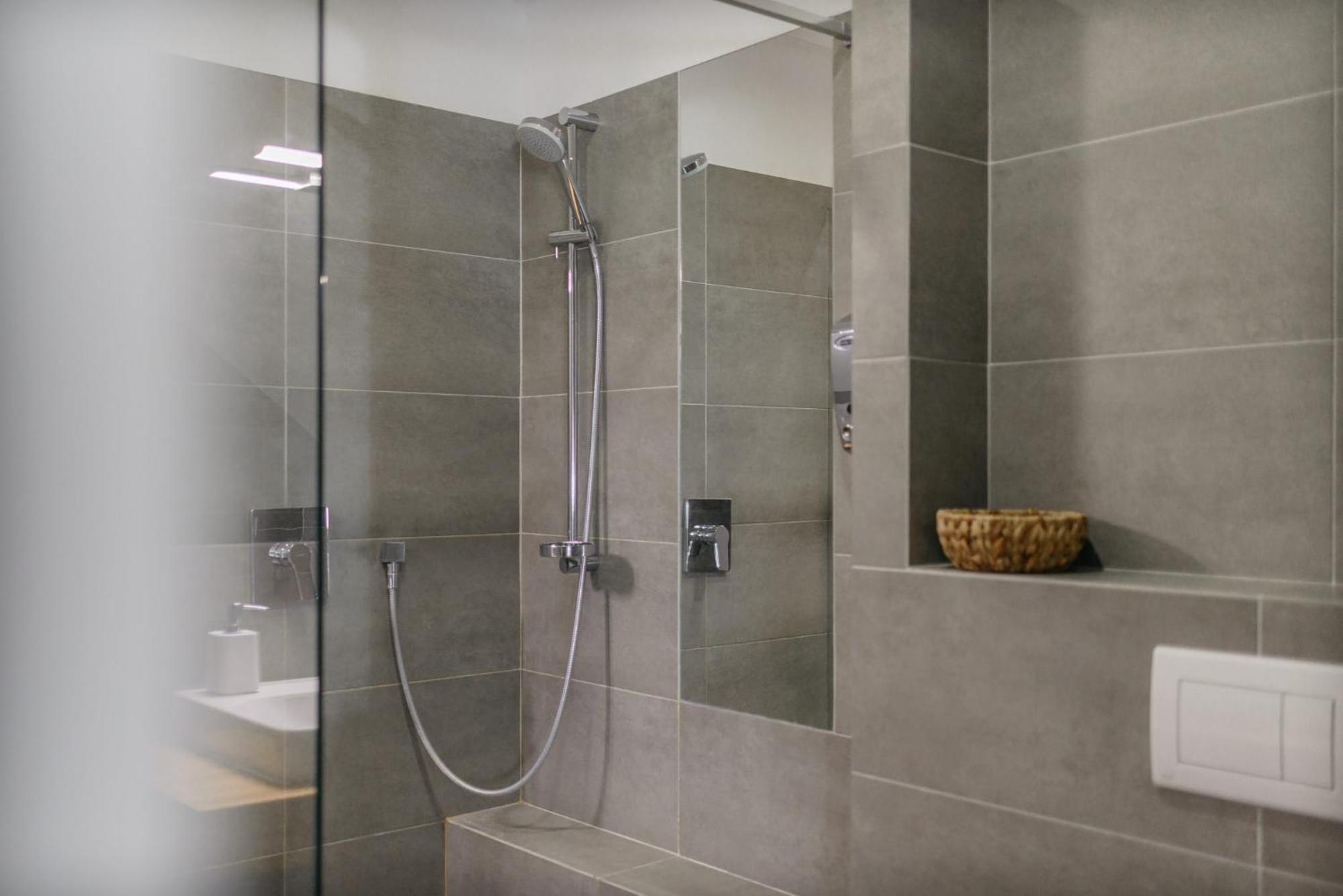 Roy 2 Bdr Apartment With Prague Castle View, Parking & Ac Exterior foto